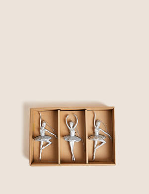 marksandspencer_XMAS2023_HOME_T40_1326P_Whimsical Heritage_zavesne ozdoby_balerina_599Kc_3ks_foto2.jpg